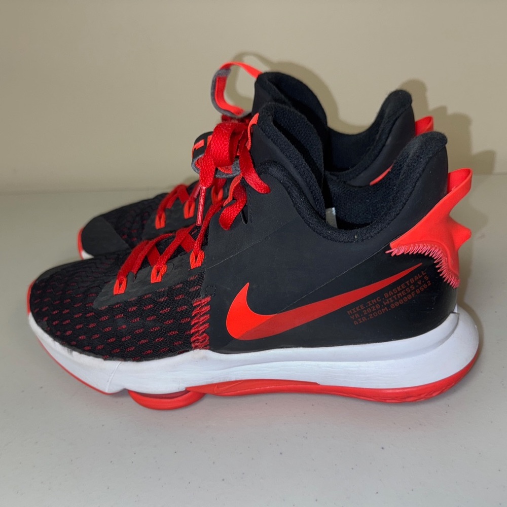 NIKE Lebron Sneakers Witness V Running Shoe Mens 9 Black Red Crimson University - Picture 5 of 10